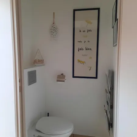 Privee A 300m De La *