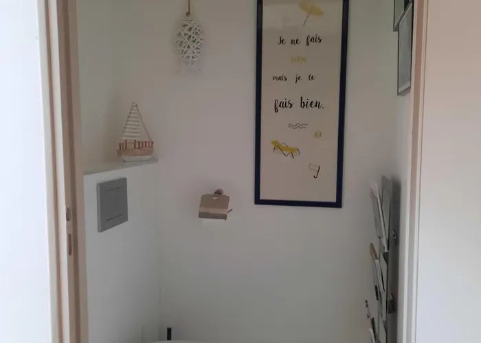 Privee A 300m De La *