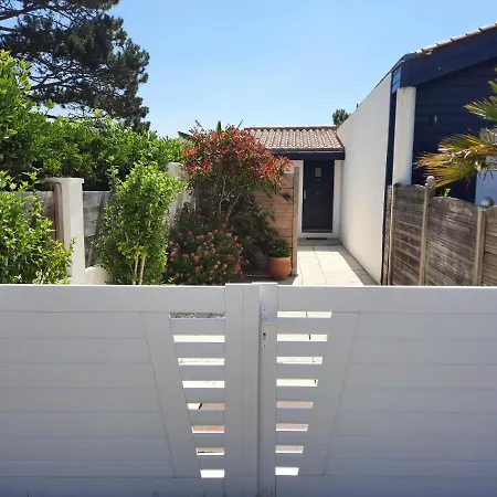 Privee A 300m De La *