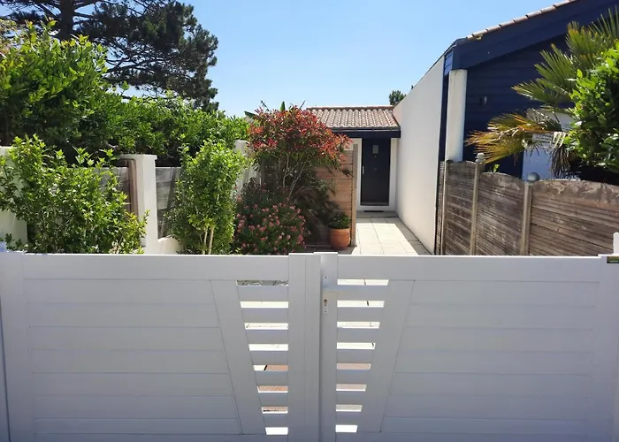 Privee A 300m De La *