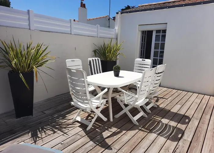 Privee A 300m De La *