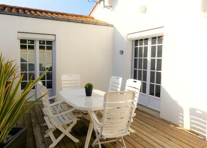 Privee A 300m De La *